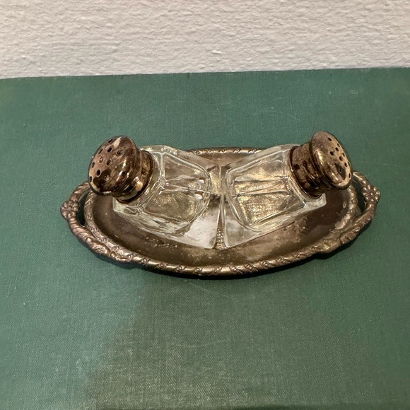 Vintage Silver Plated Salt and Pepper Set with Tray - Picture 5 of 10